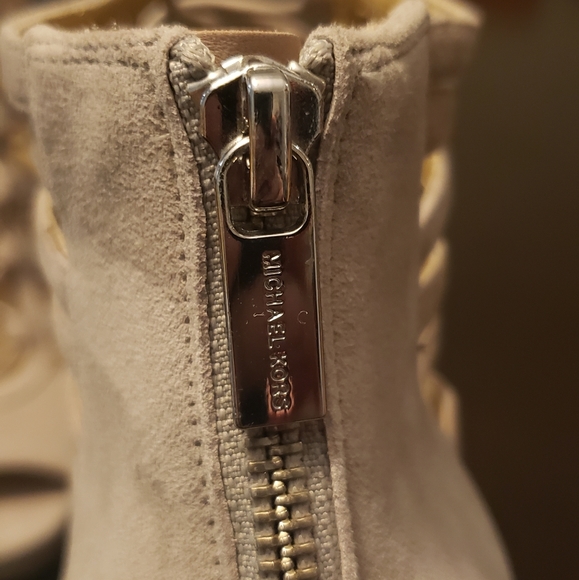 Michael-Michael Kors Womens Clarissa platform heels. - Picture 5 of 10